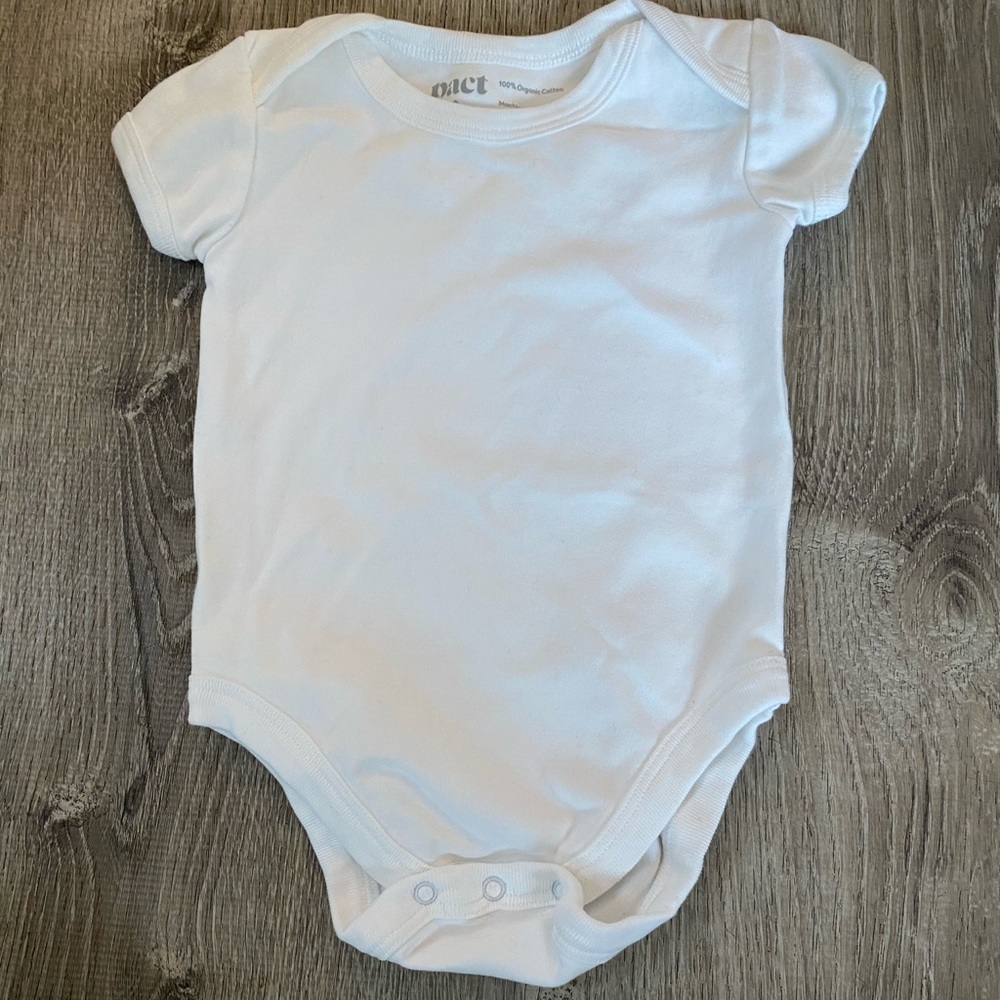 Pact onesie 6-9 mo